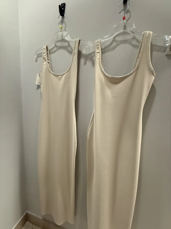 sukienka-dluga-bezowa-femininebutik.jpeg