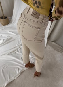 mom-fit-jeans-bezowe-femininebutik.jpg