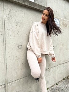 bluza-basic-bezowa-femininebutik.jpg