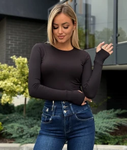 bluzka-gladka-czern-femininebutik.webp