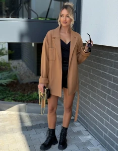 plaszczyk-karmelowy-krotki-femininebutik.webp