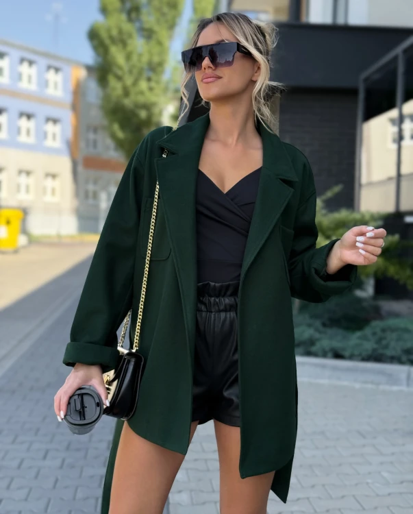 plaszczyk-butelkowa-zielen-krotki-femininebutik.webp