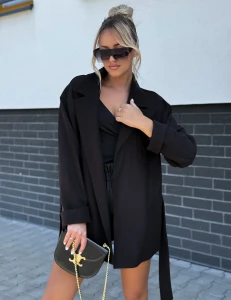 plaszczyk-czarny-krotki-femininebutik.webp