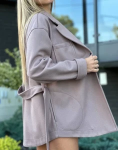 plaszczyk-mocca-krotki-feminine-butik.webp