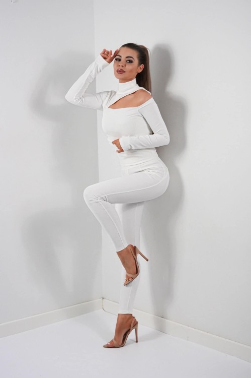 biały-top-prążek-femininebutik.jpg