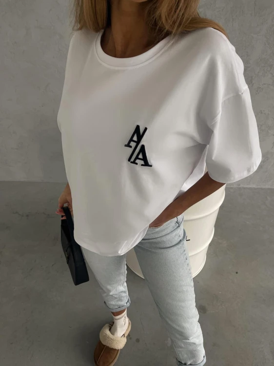 biały-tshirt-logo-femininebutik.jpg