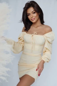 sukienka-hiszpanka-żółta-femininebutik.webp