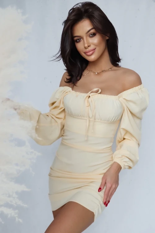 sukienka-hiszpanka-żółta-femininebutik.webp