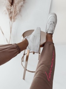 joggery-czekoladowe-femininebutik.jpg