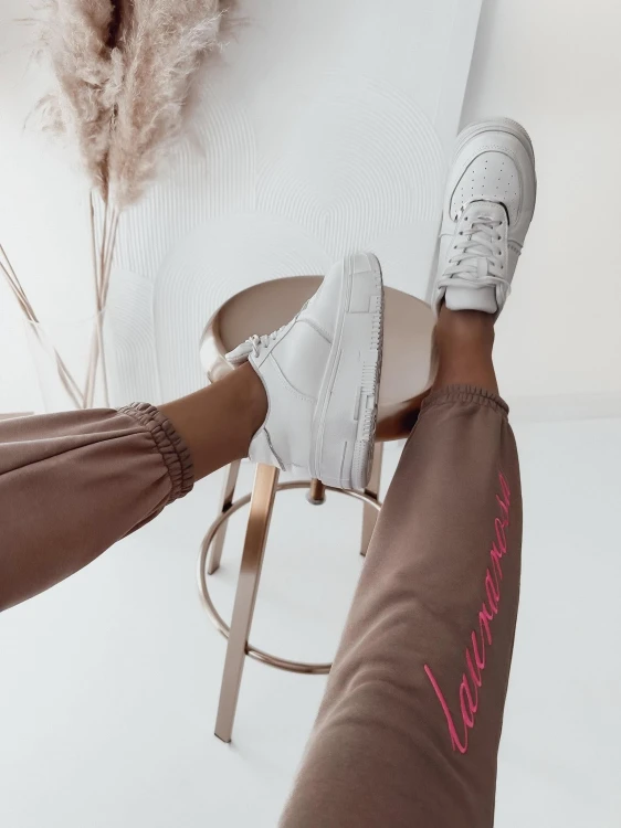 joggery-czekoladowe-femininebutik.jpg